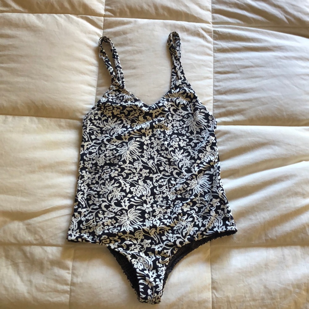 Acacia One Piece . black & white